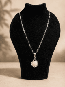 Pearl pendant necklace